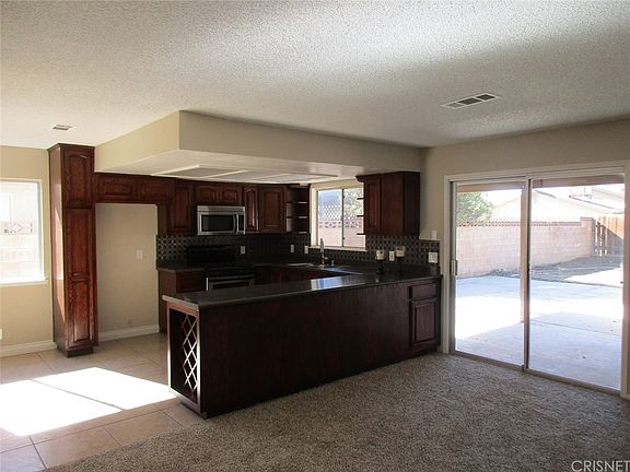 4th image of 44745 Leslie Ct
