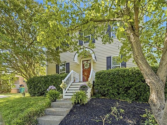 3rd image of 1533 Trinity Garden Cir