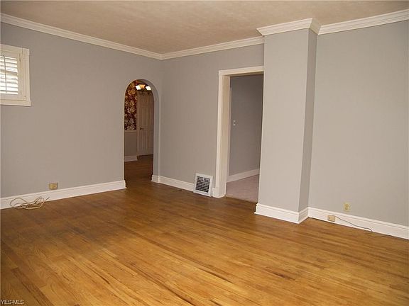 5th image of 307 Olive St