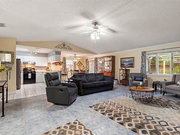 4th image of 3305 Fox Ridge Dr