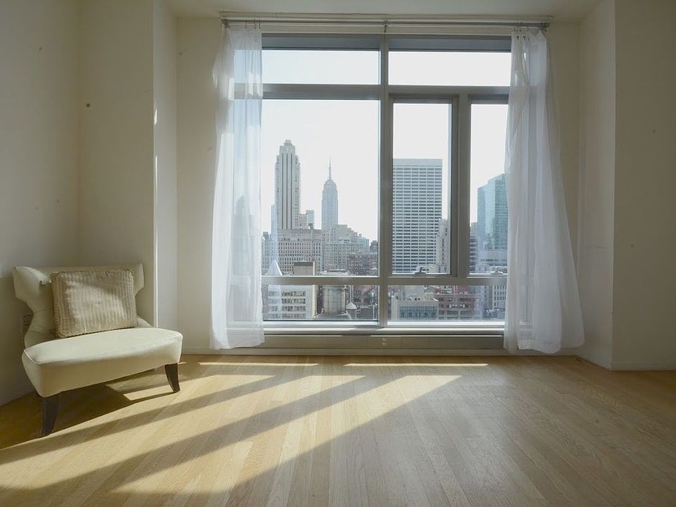 1st image of 18 W 48th St APT 25D