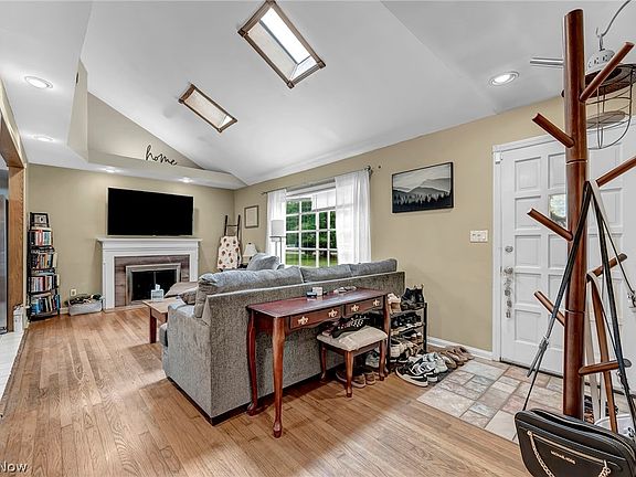5th image of 5950 Louis Dr