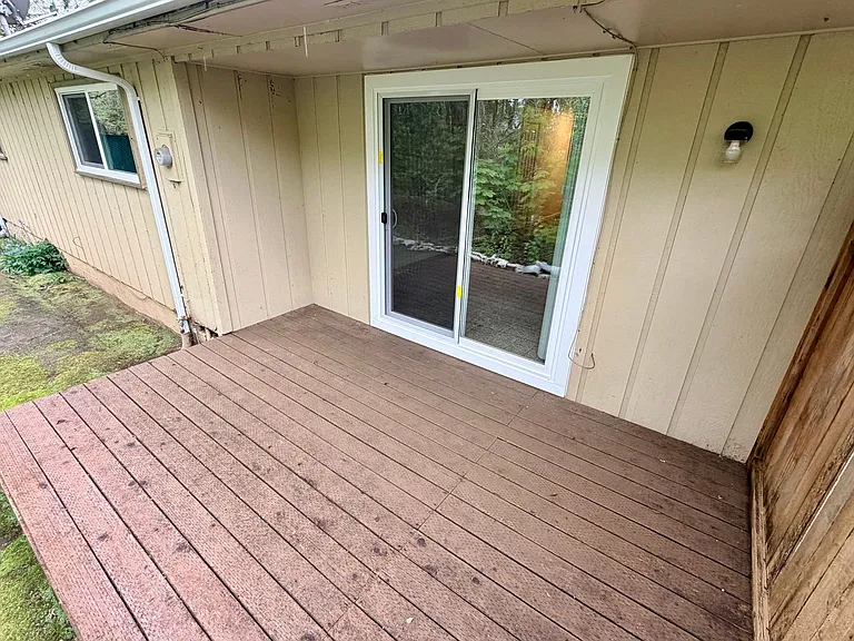 Two Bedroom Apartment in Central Salem — Photo 11
