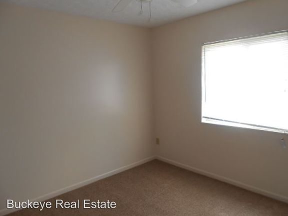3rd image of 606 Riverview Dr APT B