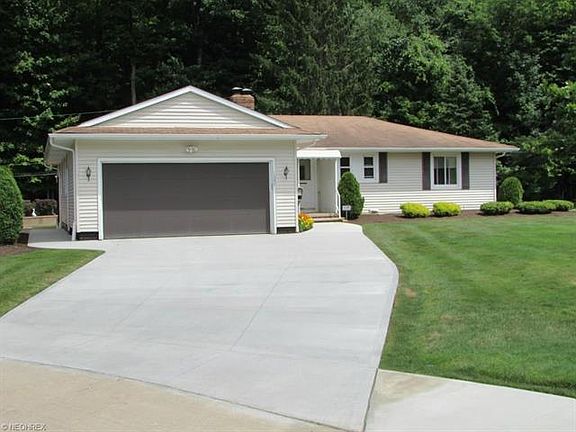 2nd image of 1597 Windsor Cir