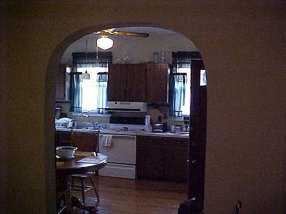 3rd image of 1347 E Division St