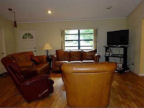 4th image of 27906 Lois Dr