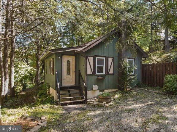 1213 Sherwood Forest Rd, Stroudsburg, PA 18360