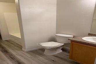 4th image of 1112 Plantation Ct