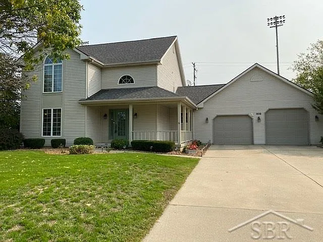 832 Pilgrim Dr E photo 1