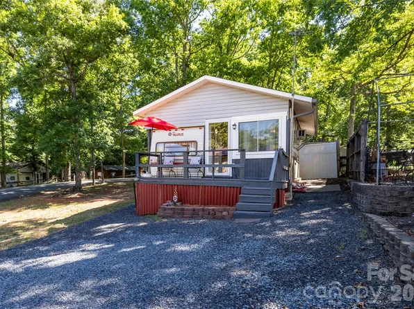 110 & 112 Laurel St, Mount Gilead, NC 27306