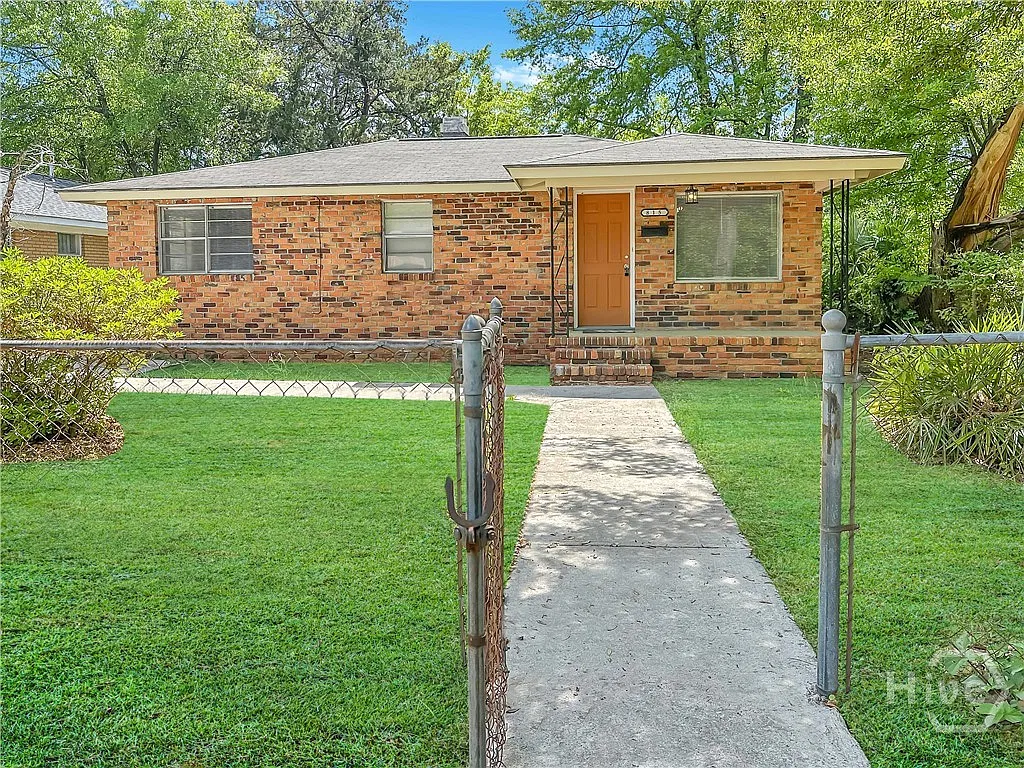 3 bed, 1.0 bath, 864 sqft, $1,500 — Photo 2
