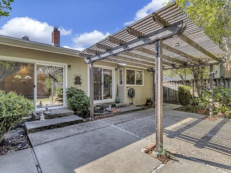 821 Figwood Ct — Photo 39