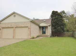 10107 Park Lake Dr, Louisville, KY 40229