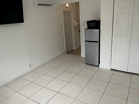 2nd image of 7909 Tropicana St