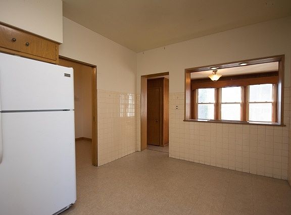 3rd image of 3150 N Leavitt St #2