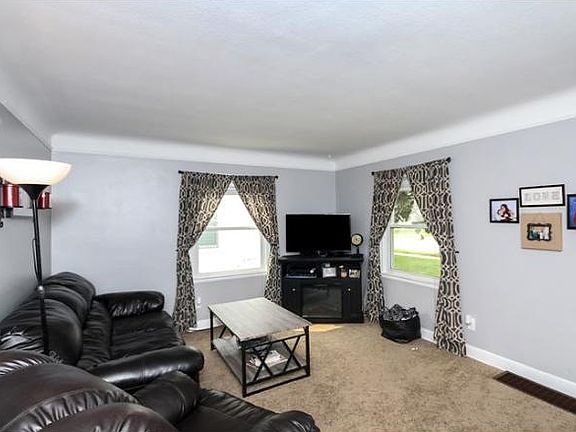 5th image of 4522 Newton Ave N