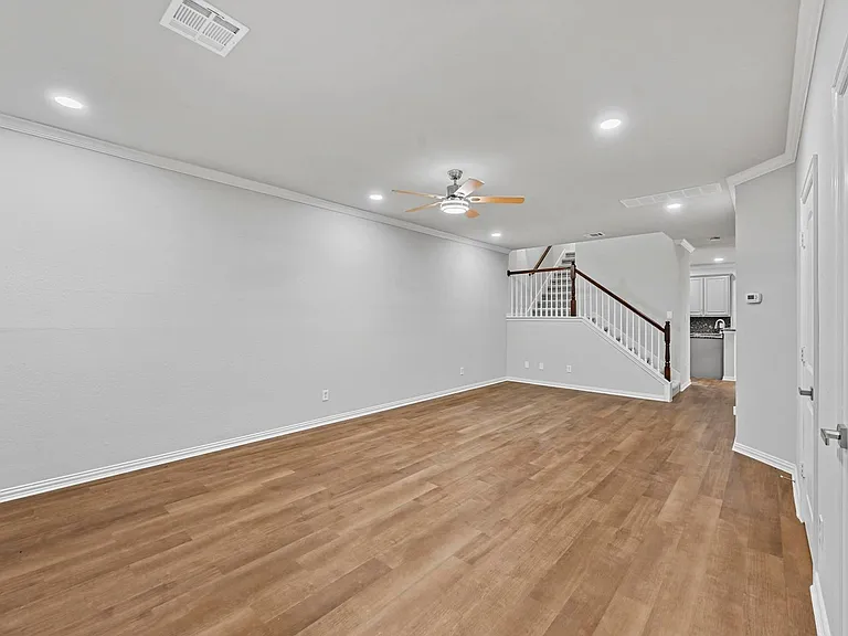 1045 Rodin Ln — Photo 3