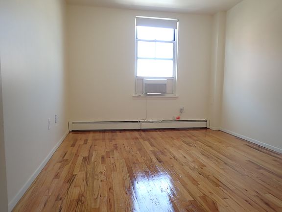 5th image of 458 Carlton Ave #3