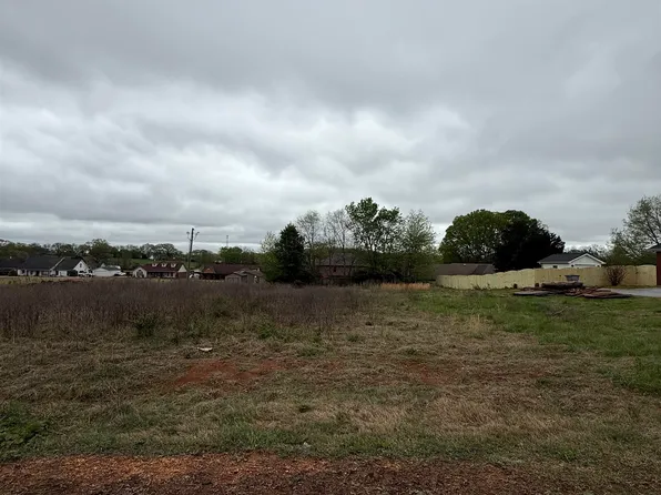 700 Oakview Cir, Killen, AL 35645