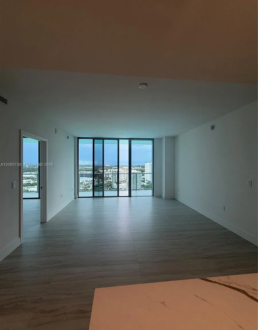 One Park Tower — Photo 1