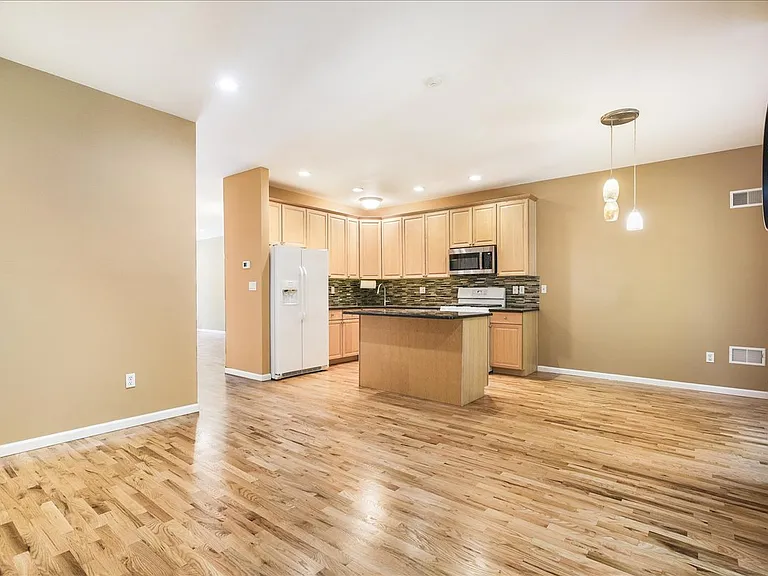 58 Alexander Ct — Photo 21