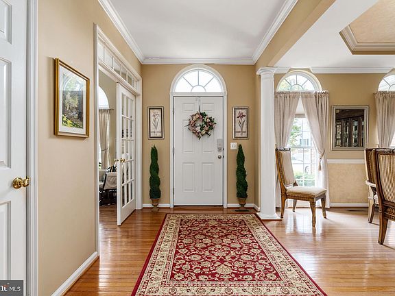 3rd image of 5025 Sewells Pointe Way