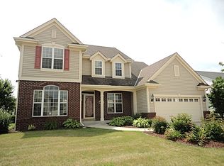 3935 Rivers Crossing Dr, Waukesha, WI 53189