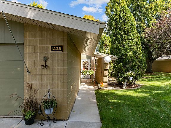 4th image of 1233 W Nicolet Cir