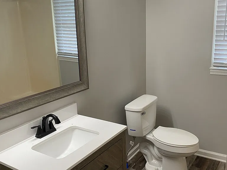 1019 E Bell St — Photo 2