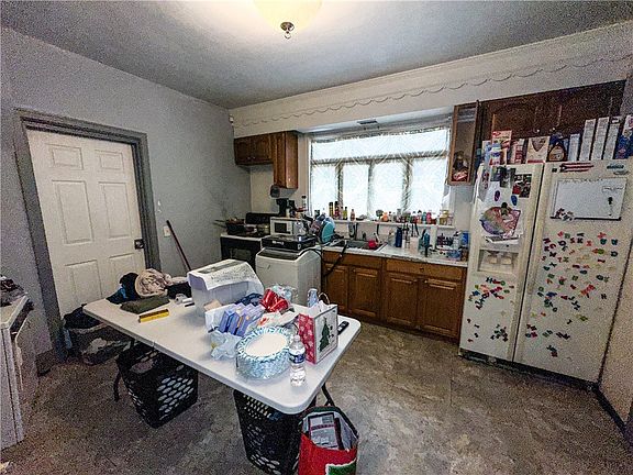 4th image of 40 Galusha St