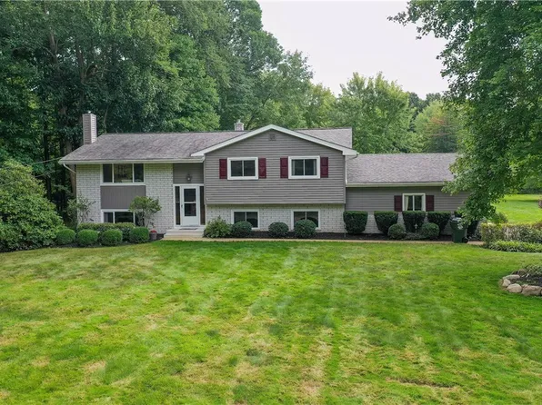 1198 Winchell Rd, Aurora, OH 44202