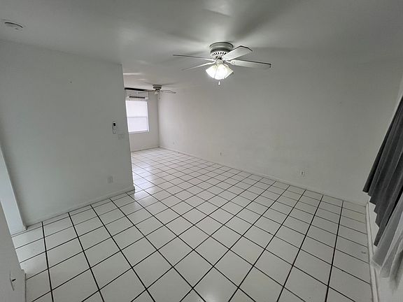 5th image of 4365 Golden Gate Pkwy #C