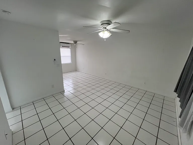 4365 Golden Gate Pkwy #C — Photo 5