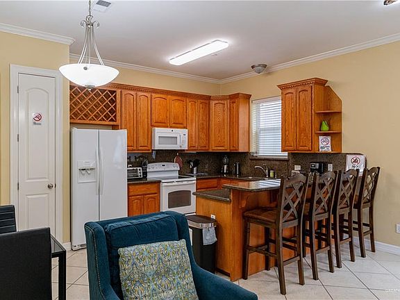 5th image of 115 E Hibiscus St #6