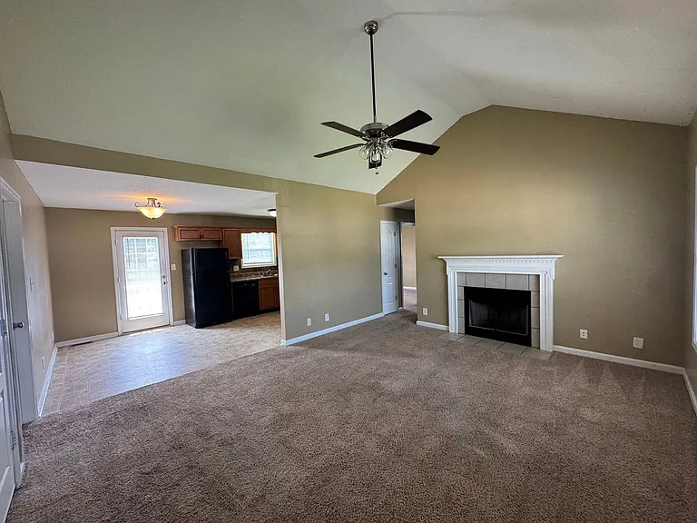 371 Andrew Dr — Photo 6