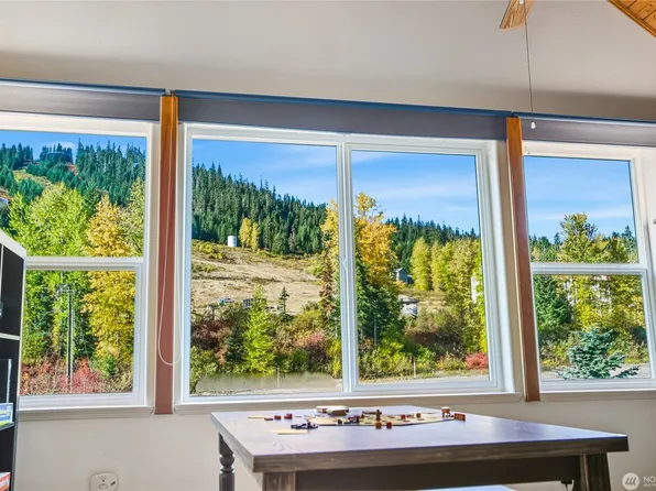330 Keechelus Dr, Snoqualmie Pass, WA 98068