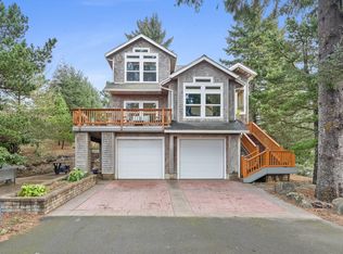 745 Ridgewood Rd W, Tillamook, OR 97141