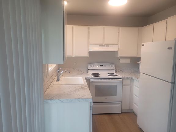 3rd image of 13500 NE 18th St #4