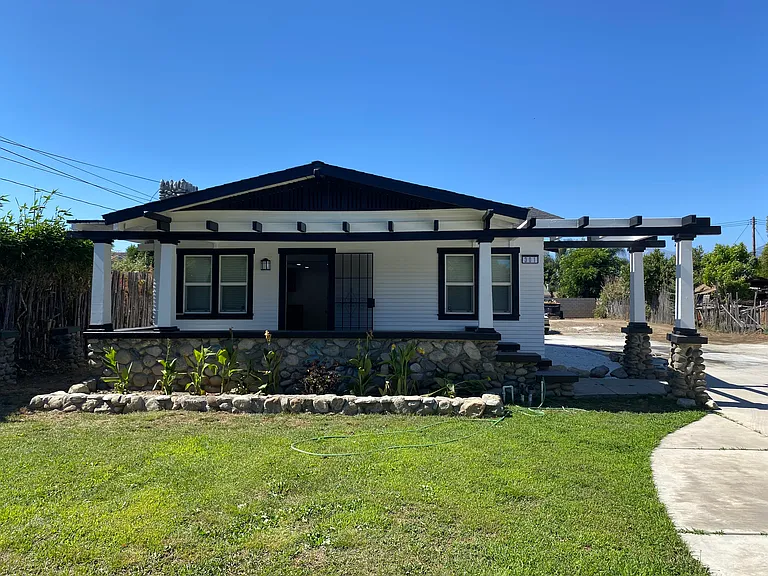 301 E Franklin Ave — Photo 6