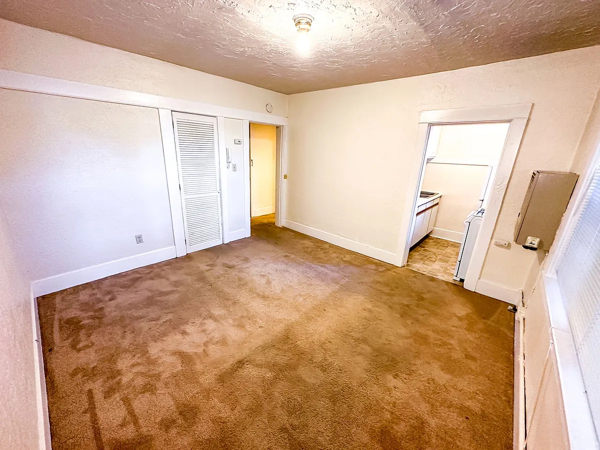 Building Photo - Regis Apartments