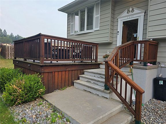 3rd image of 1502 Redwood Ave