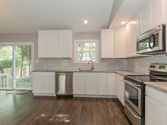 2nd image of 2919 Falcon Ave