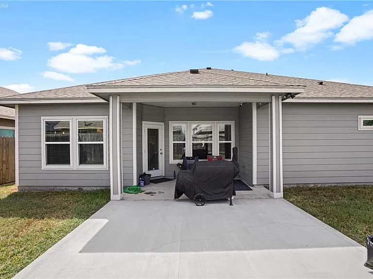 3921 Woodhouse Ln — Photo 11