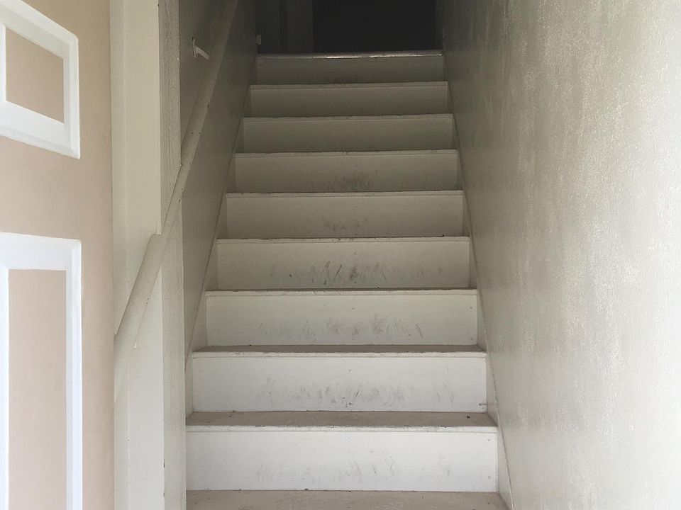 1st image of 401 W 10th St