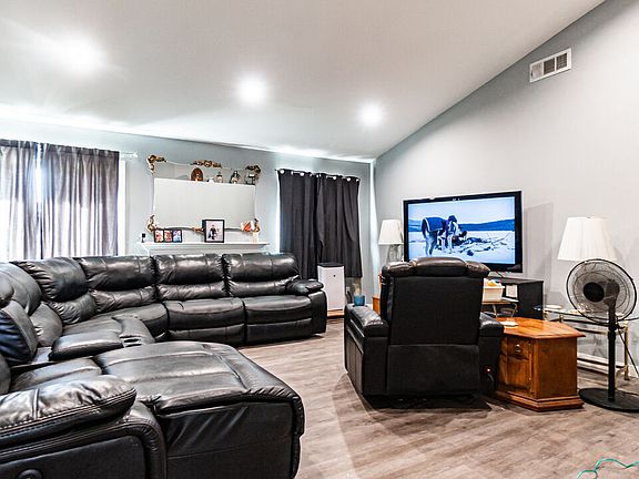 4th image of 650 Bluebell Pl