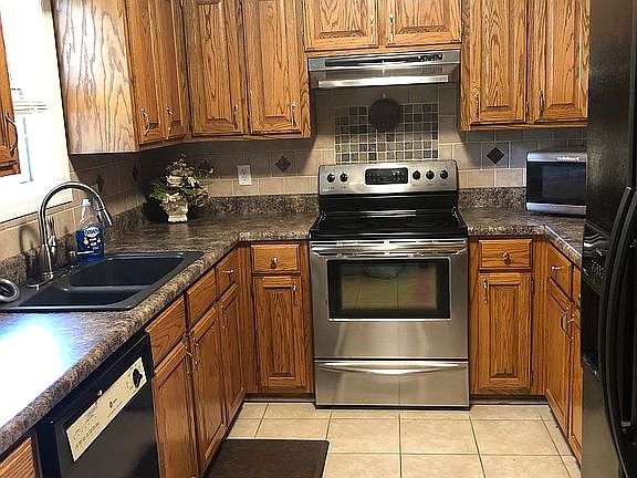 2nd image of 134 Oakview Dr