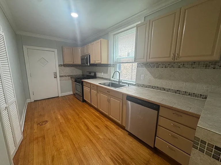 5405 N Sawyer Ave #1 — Photo 5