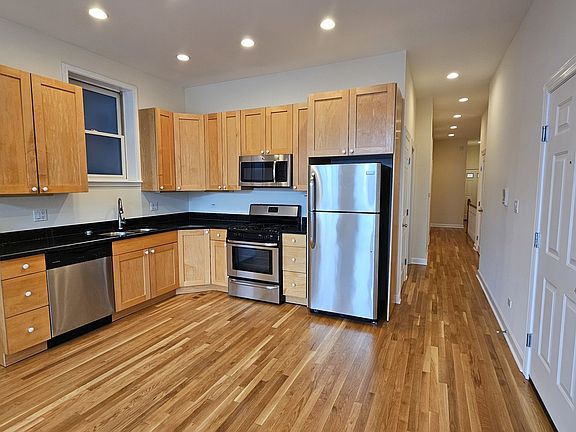 2nd image of 511 N Hartland Ct #2N