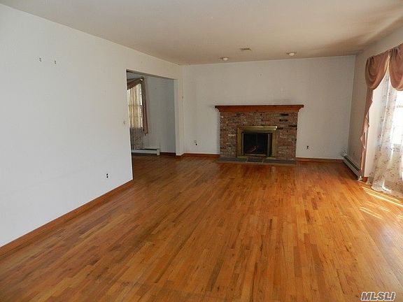 3rd image of 15 Sherwood Ct